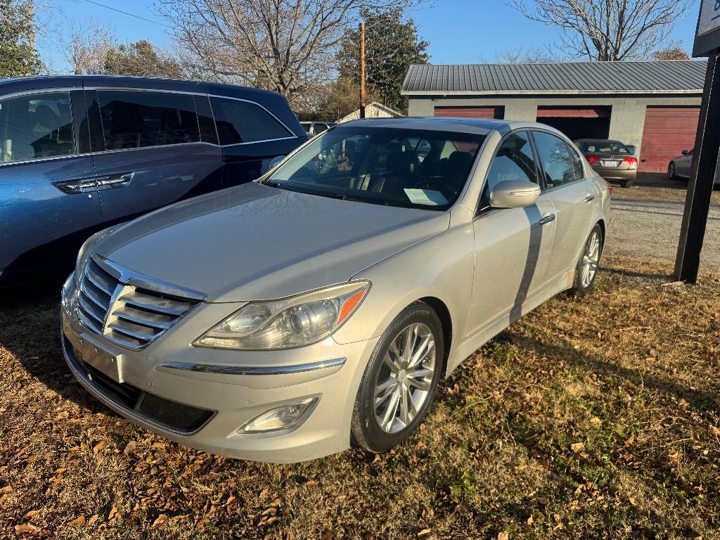 2012 Hyundai Genesis 3.8's photo